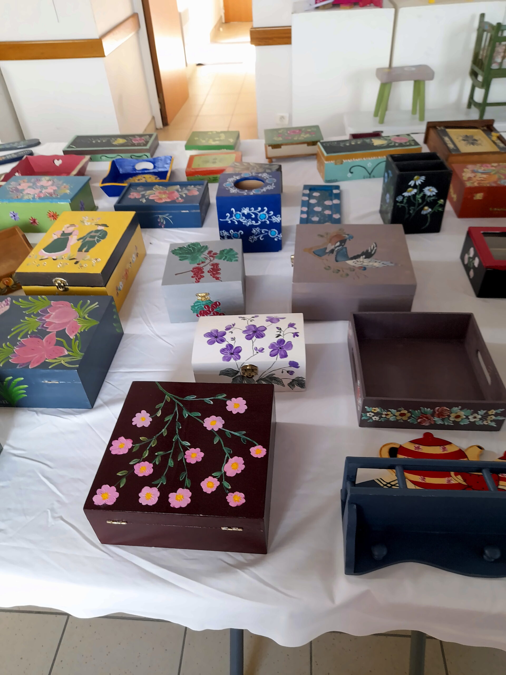 Exposition Peinture Paysanne sur Bois - vue de la salle
